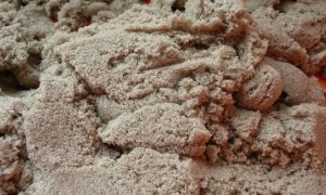 Кинетический песок: что такое, и как с ним играть