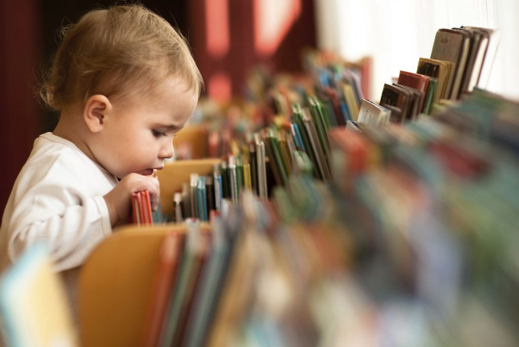 Звуковая азбука: учим буквы с детьми 2-3 лет, во сколько лет учить